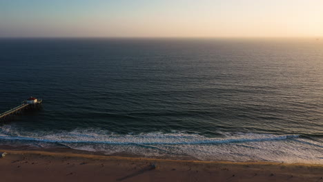 Muelle-De-Manhattan-Beach-En-El-Suroeste-Del-Condado-De-Los-Ángeles,-California,-Estados-Unidos