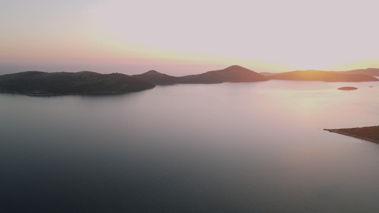 섬의 꿈꾸는 듯한 실루엣, 국립 공원 코르나티, 크로아티아