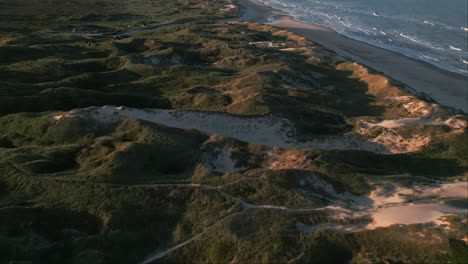 Crepúsculo-Sobre-Las-Dunas-Y-La-Costa-Costera-De-Dinamarca