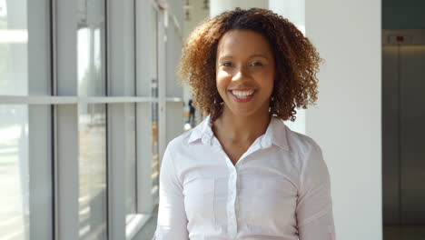 Portrait-Of-Businesswoman-Walking-Towards-Camera-And-Smiling