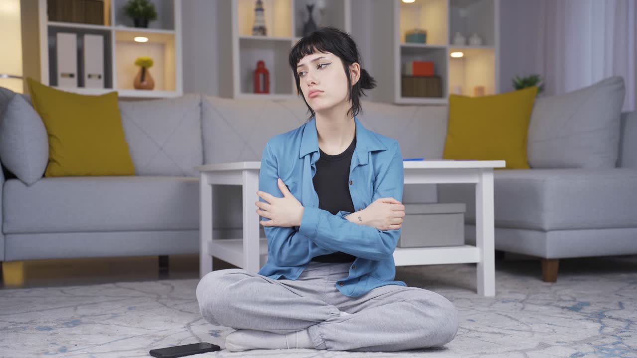 외롭고 슬픈 젊은 여성.