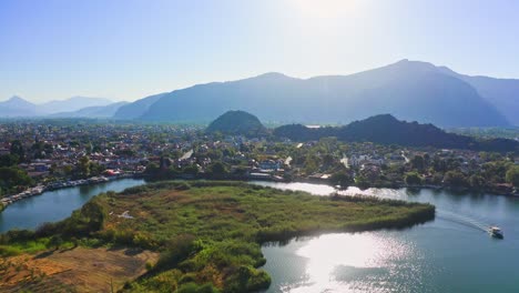 Imágenes-Aéreas-De-La-Ciudad-De-Dalyan-Y-El-Sinuoso-Río-Dalyan,-Suroeste-De-Turquía