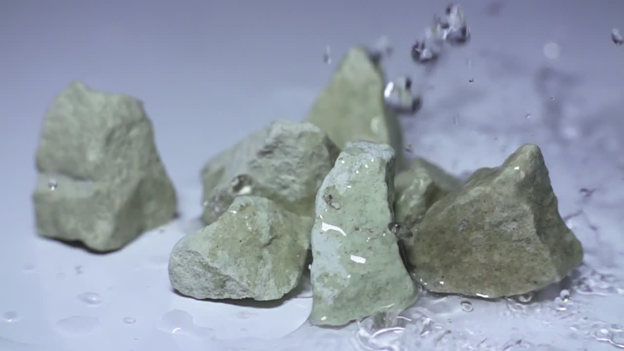 돌 위에 물방울의 샷