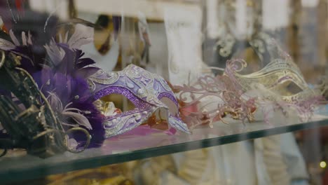 Purple-feathered-Venetian-mask-display-on-shop-window