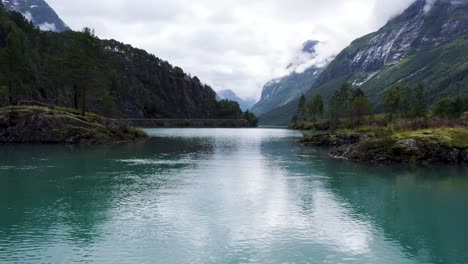 Noruega-Loen-Vatnet-Toma-De-Apertura-Escénico-Lago-Glaciar-2-|-Dji-Aire-2-S