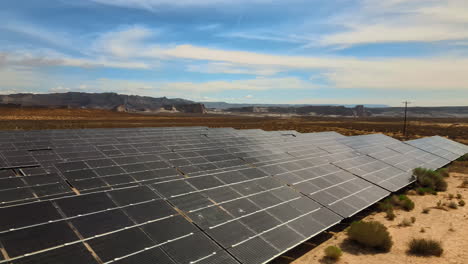 Una-Granja-Solar-En-El-Paisaje-Desértico-De-Utah