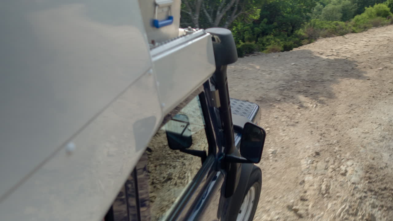 lado landrover dji4j 05