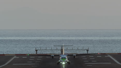 Avión despegando del aeropuerto