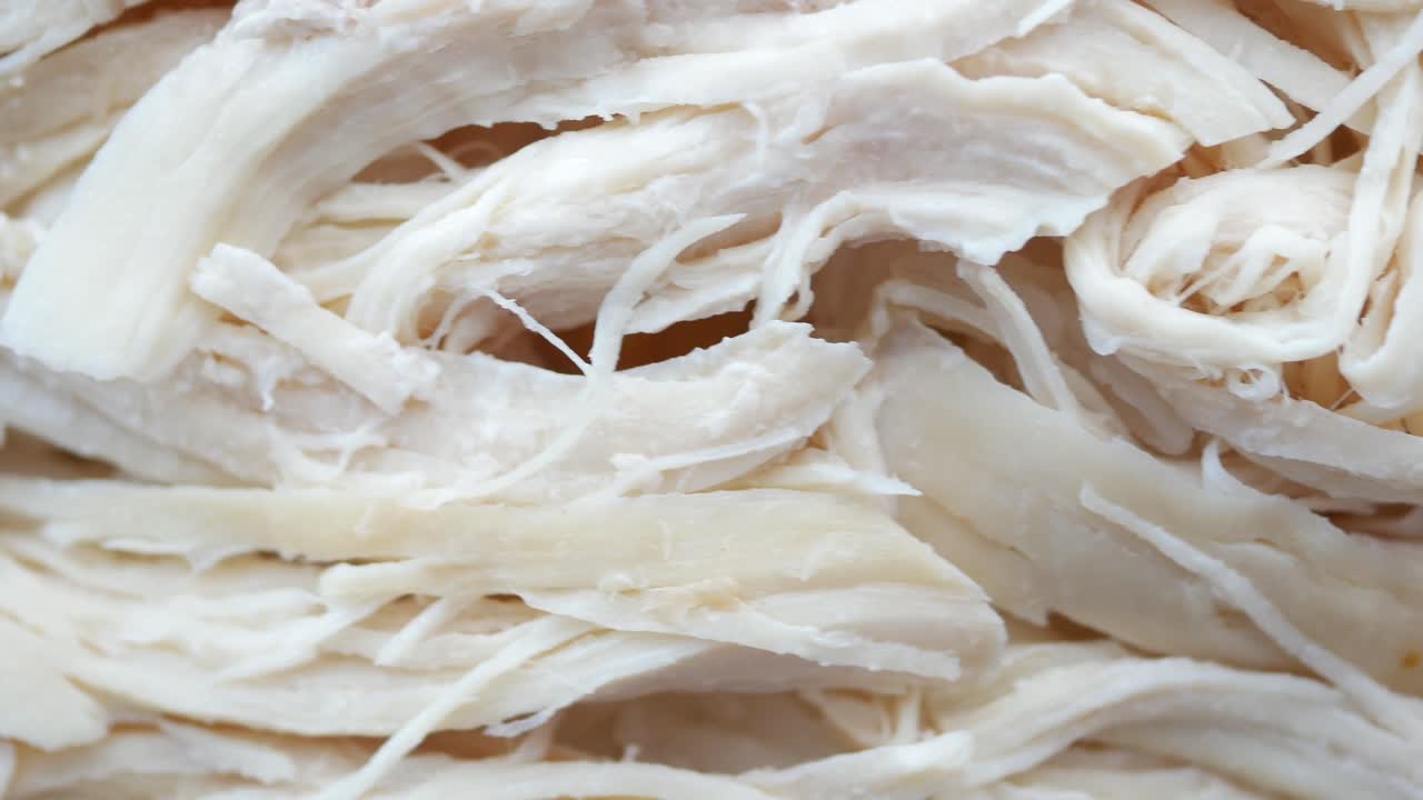 Pollo cotto sfilacciato