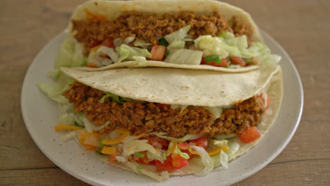 tacos mexicanos con pollo picado - cocina tradicional mexicana