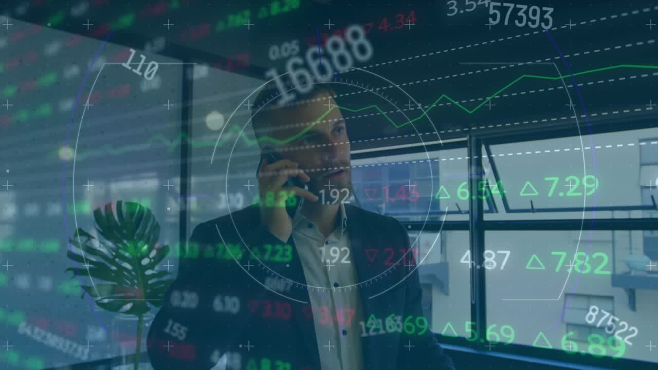 Animasjon av bearbeiding av finansielle data og visualisering over en forretningsmann som bruker smarttelefon.