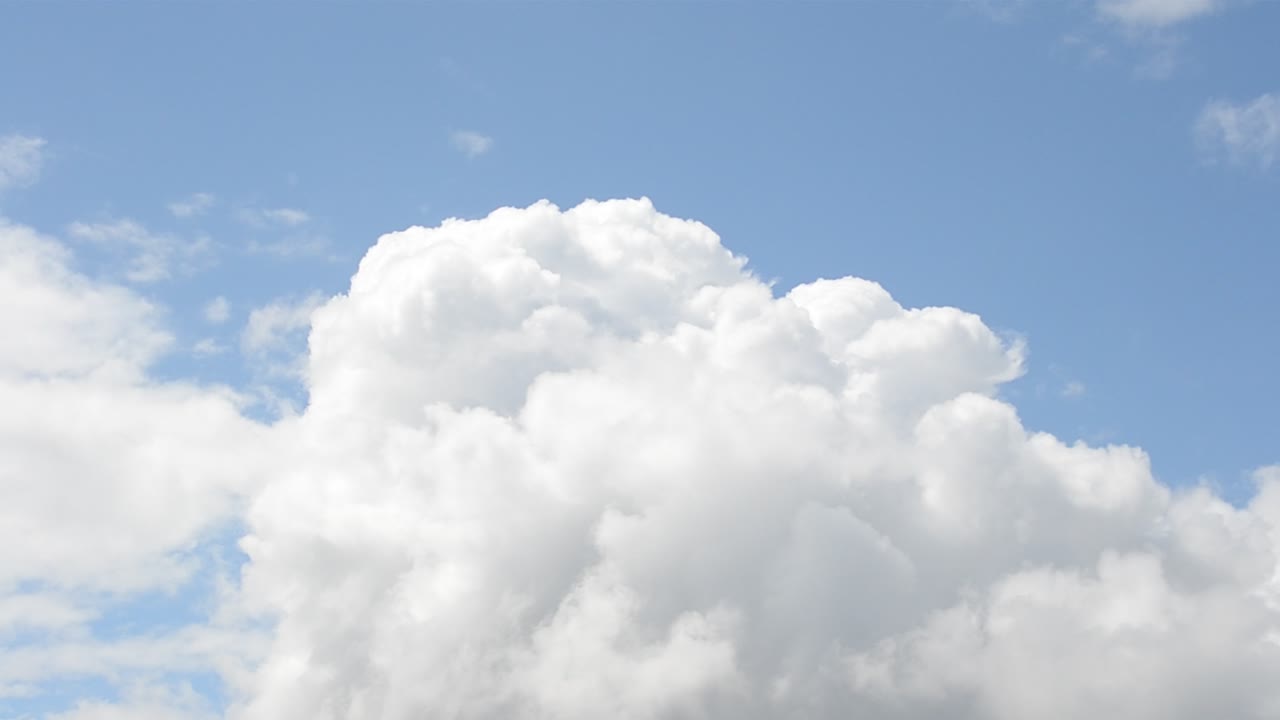 Langit biru dengan awan