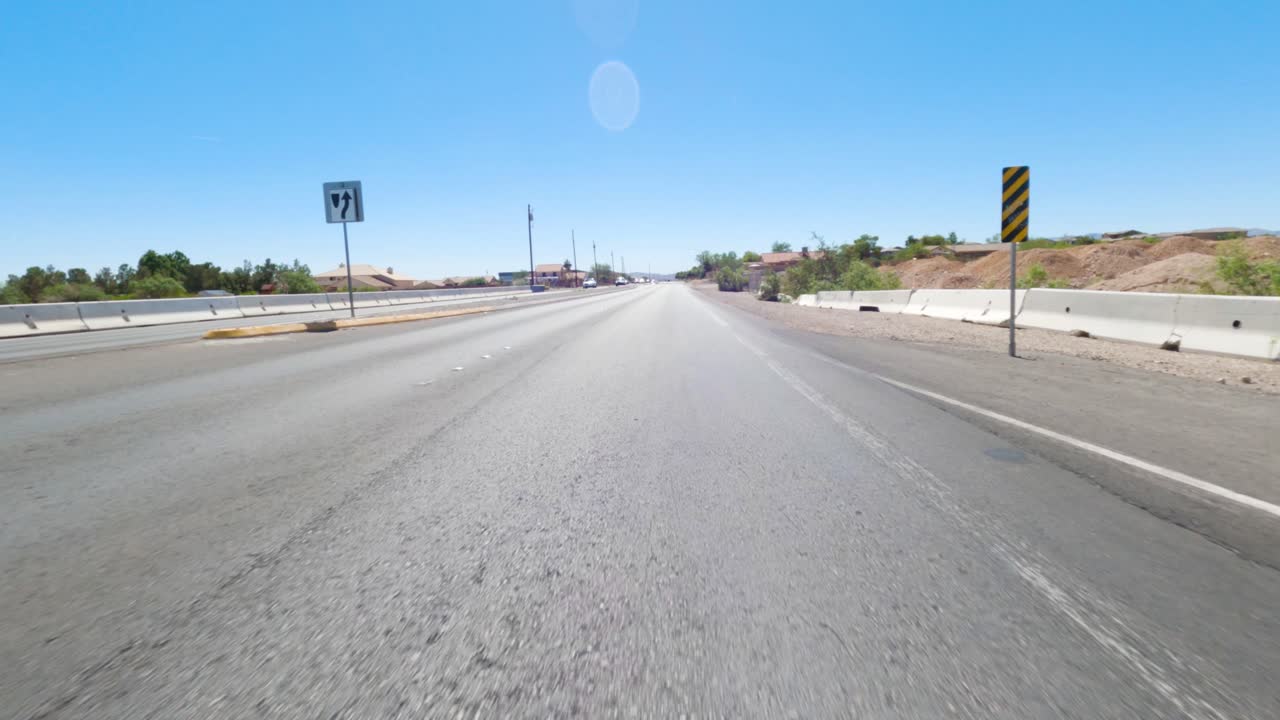 네바다 포브의 길을 달리고 있습니다.