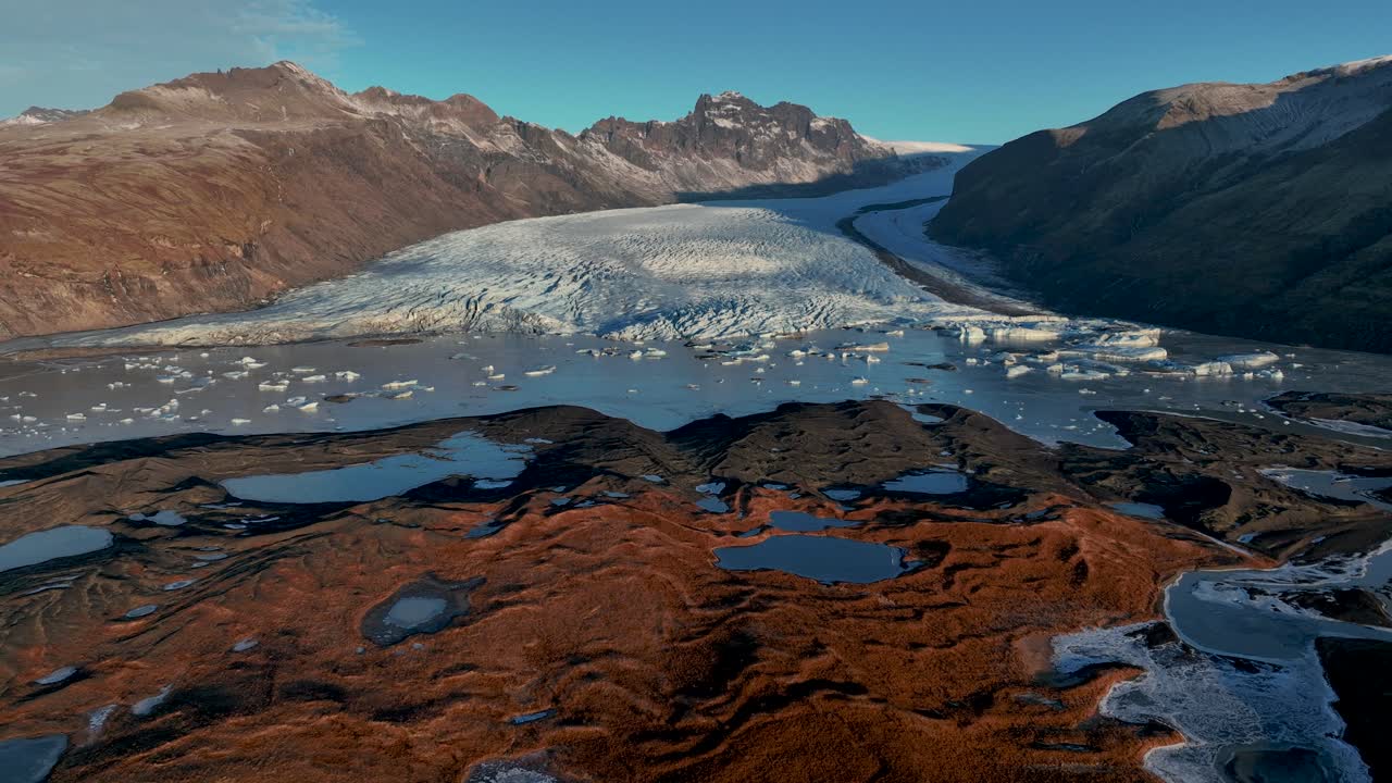 Lagune og Skaftafellsjökull-gletsjer på Sydisland - Luftfoto sidelæns