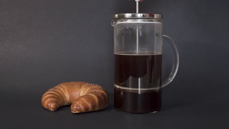 Making-coffee-in-french-press---pressing-plunger-down