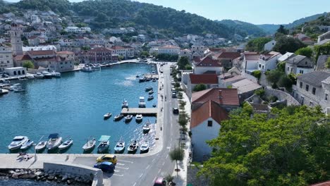 Ciudad-De-Supetar-En-La-Isla-De-Brac-Croacia