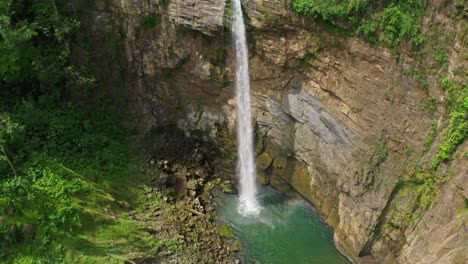 Eco-Chontales-waterfall-in-lush-green-rainforest-of-Costa-Rica,-aerial