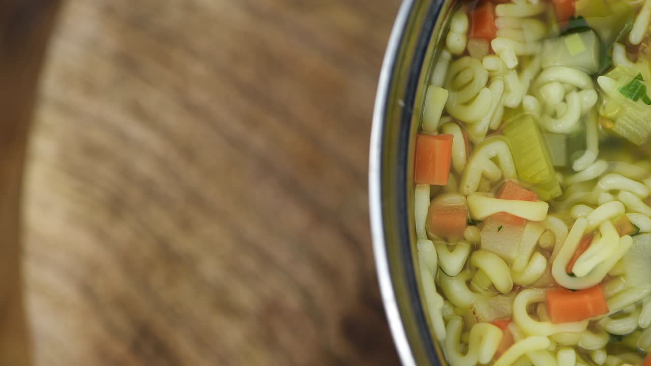 sopa de alfabeto casera en una placa giratoria (con bucle sin costuras)