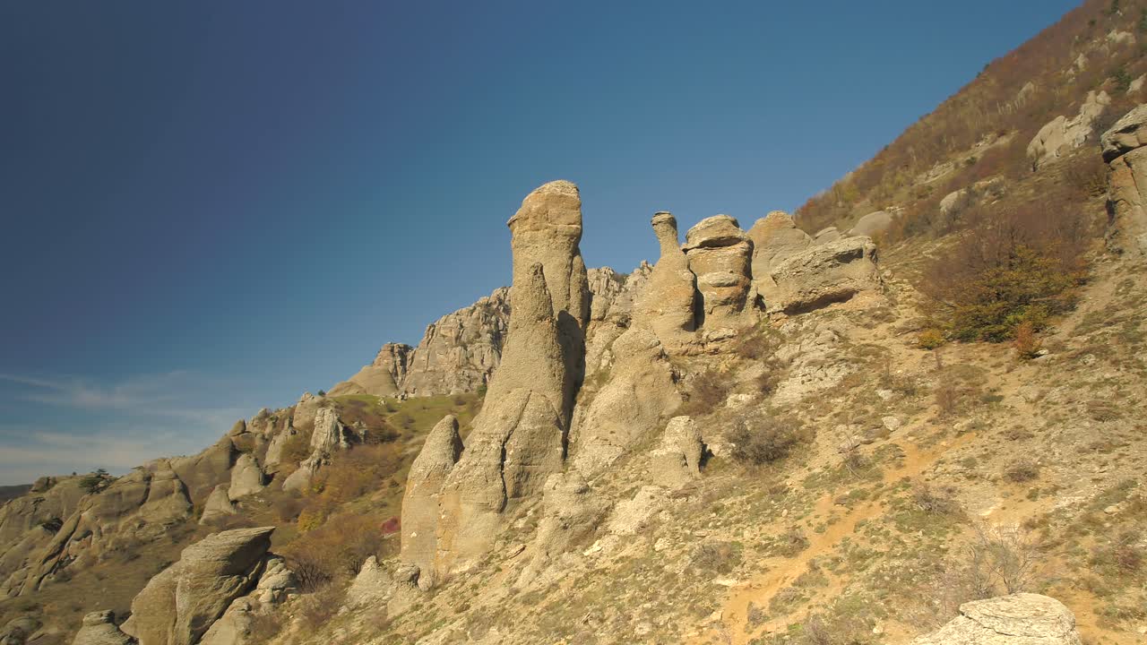 산의 경치 좋은 바위 형성