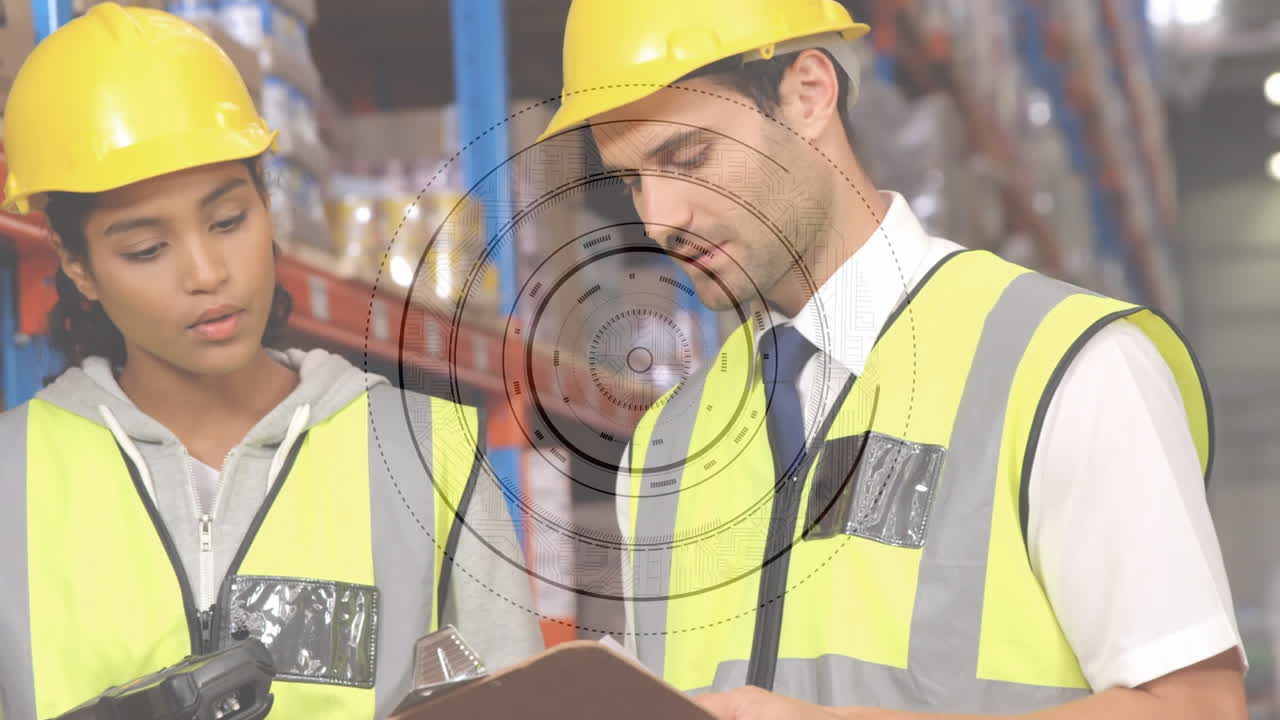 창고에서 일하는 남자와 여자를 스캐닝하는 애니메이션