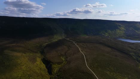 geoparque de los lagos de cuilcagh, condado de fermanagh, irlanda del norte, junio de 2023