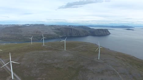 Molinos-De-Viento-Para-La-Producción-De-Energía-Eléctrica-Parque-De-Molinos-De-Viento-Havoygavelen-Noruega