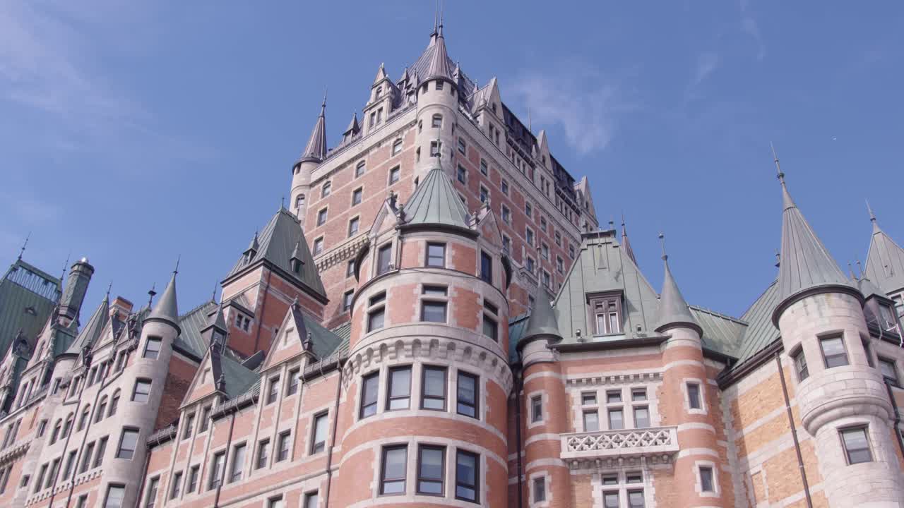 캐나다 시티에 있는 샤토 프론테나크 (chateau frontenac) 의 넓은 낮은 각도