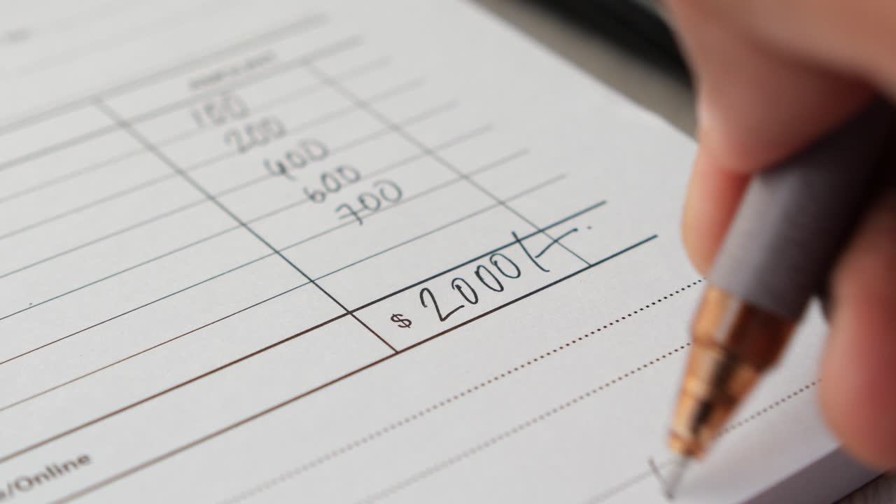 현금 쿠폰에 서명을 하는 것