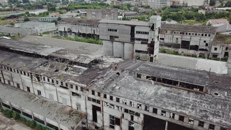 vista aérea de la fábrica abandonada más grande.