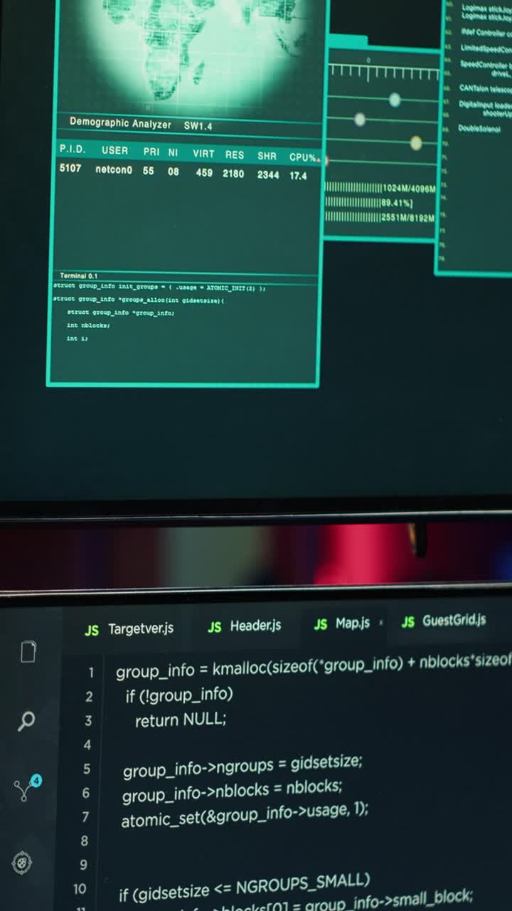 Malware-programmeringsscript med vertikal video på skærme i underjordisk base
