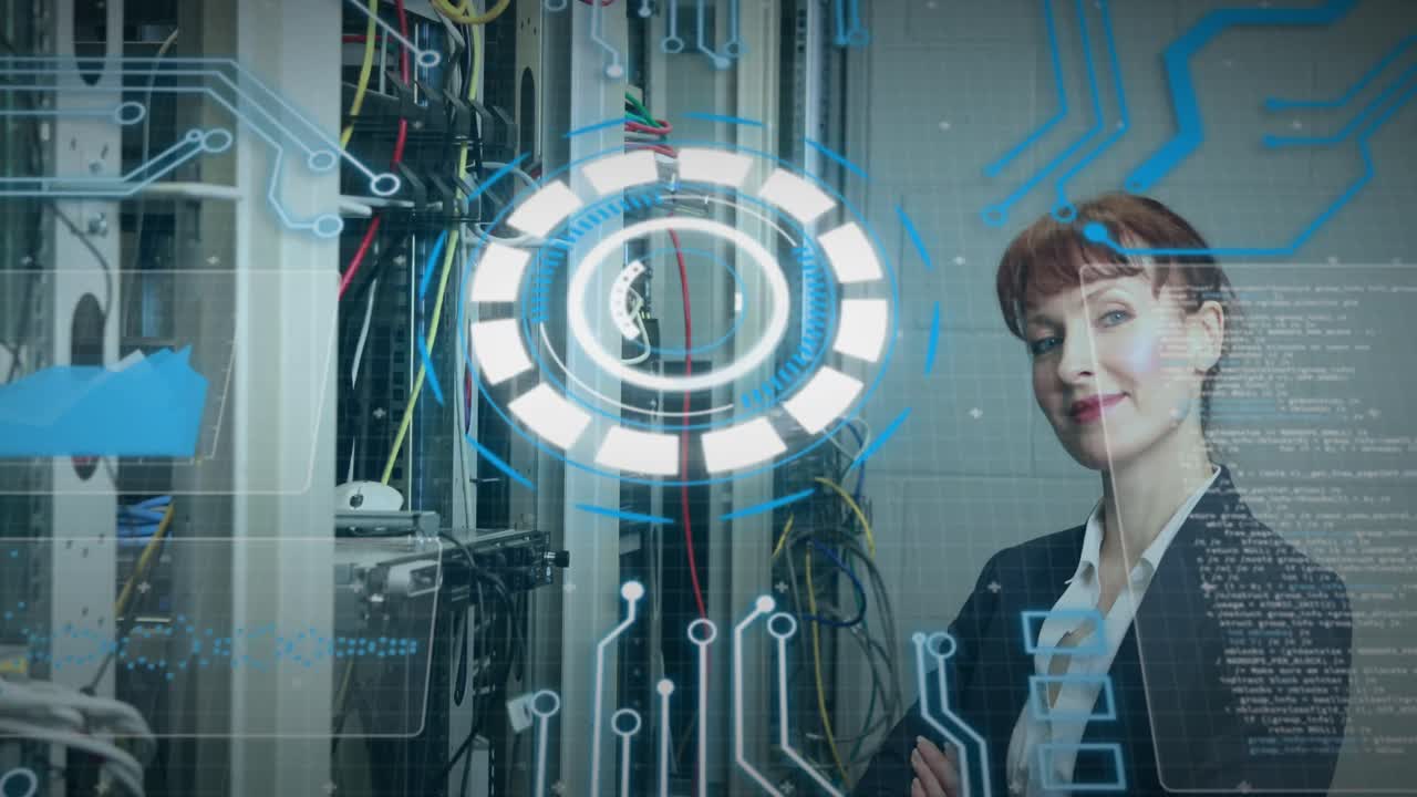 animación del círculo de procesamiento y datos sobre servidores de verificación de mujeres caucásicas