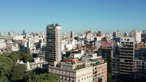 antena - edificios de departamentos recoleta, buenos aires, argentina, amplio plano ascendente