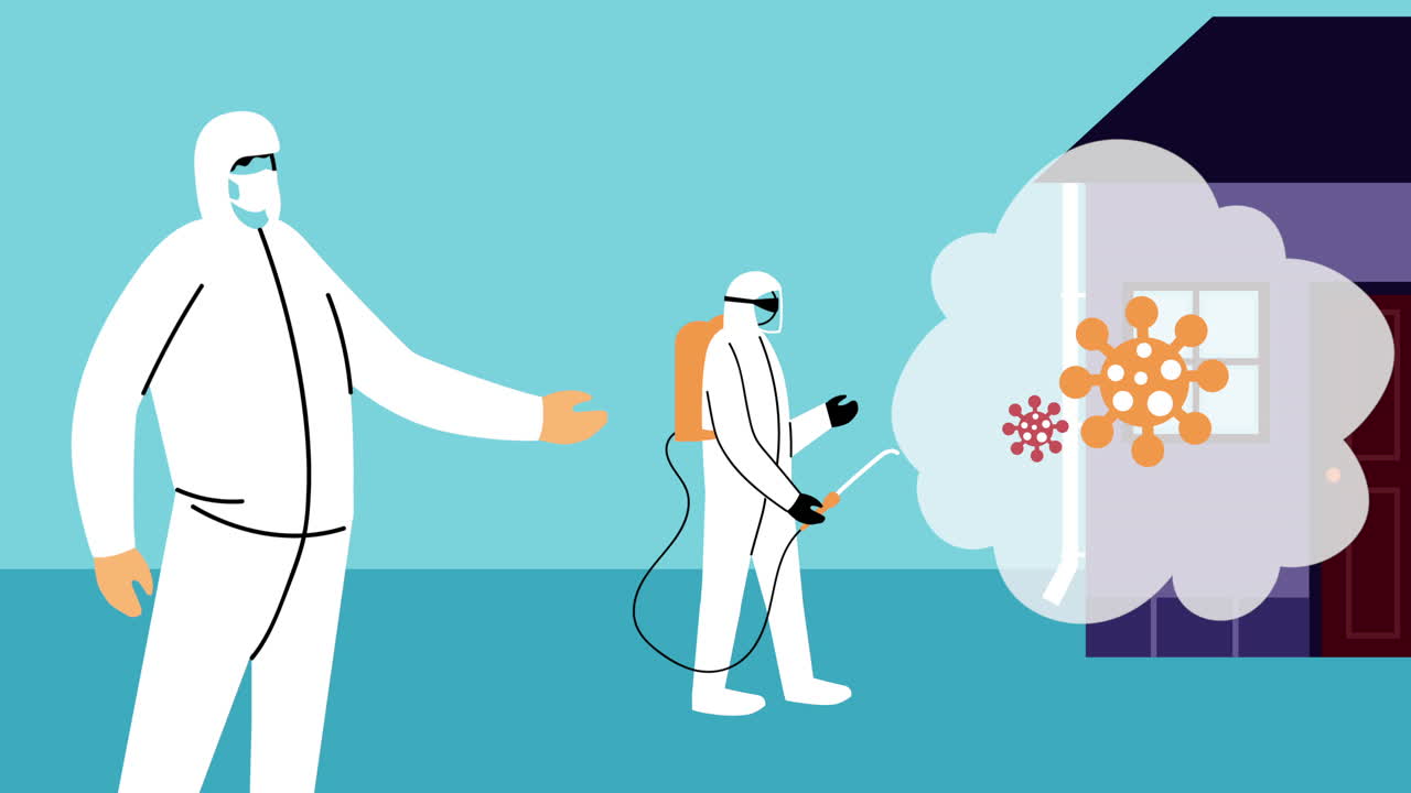 생물 안전복과 소독제 스프레이를 입은 직원