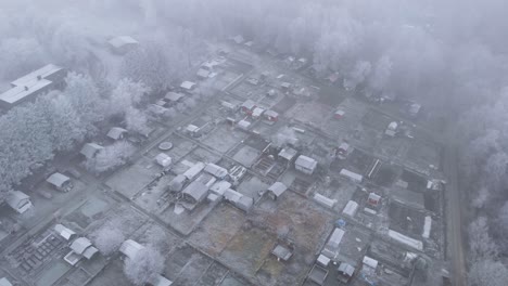 Casas-Congeladas-Y-Cubiertas-De-Nieve-En-El-País-Nórdico-De-Suecia---Antena