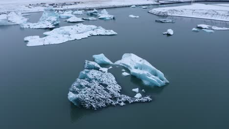 Aerial-View-Of-Jökulsárlón-Glacier-Lagoon,-Vatnajökull-National-Park,-South-Iceland---drone-shot