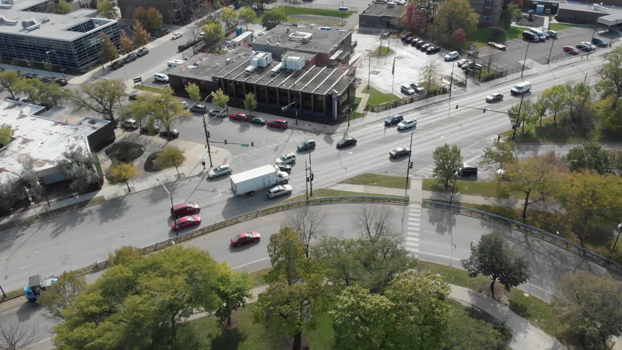 일리노이주 시카고의 바쁜 교차로, 아름다운 화창한 날씨에 공중 촬영