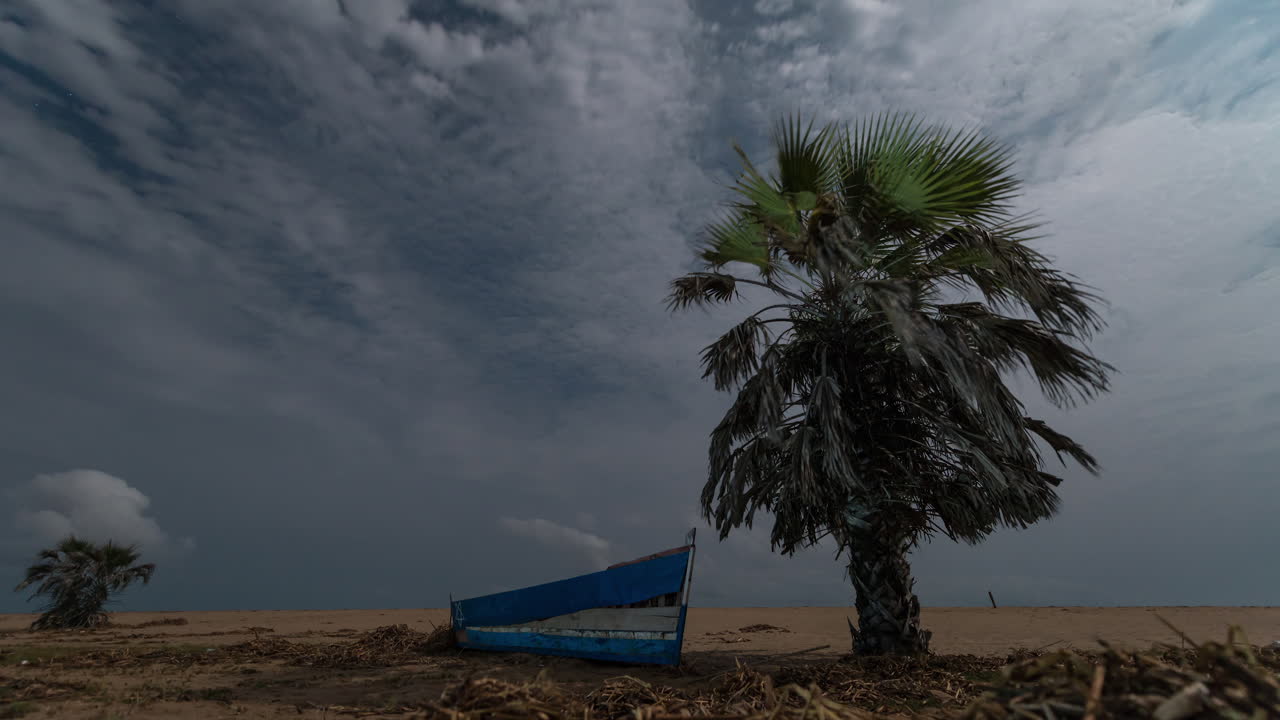 Time Lapse The Boat on the Beach, Night at Kwanza