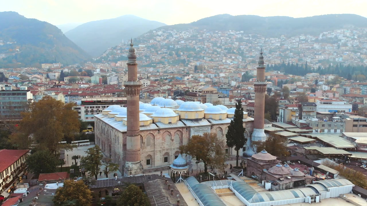 Ilmakuva Bursan historiallisesta Suuresta moskeijasta, Turkissa.
