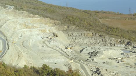 vista aérea de las operaciones de una cantera