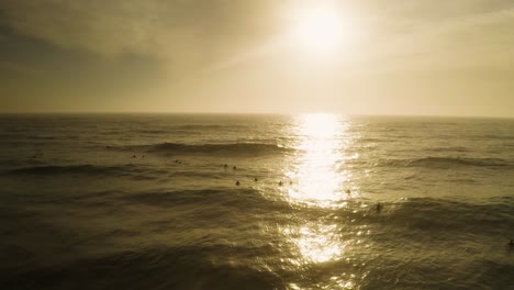 dramático amanecer en el mar