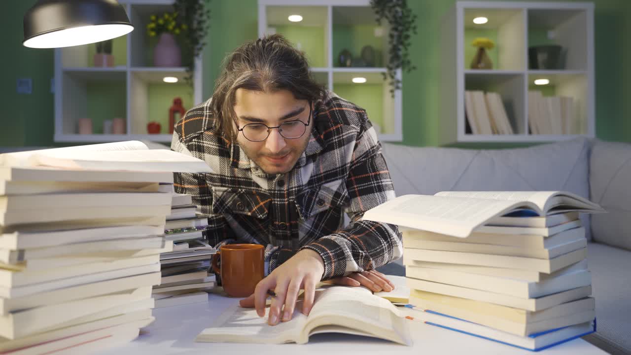 el joven aburrido obtiene estrés.