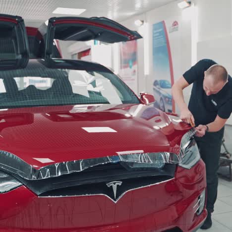 man foils modern car