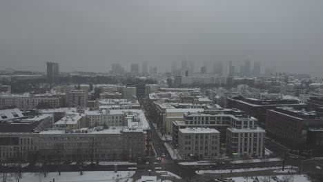 Video-De-Drones-Del-Horizonte-De-La-Ciudad-De-Varsovia-En-Un-Día-Nevado-Y-Brumoso8