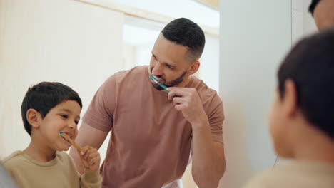 Dental,-Espejo-Y-Padre-Con-Niño-Cepillándose