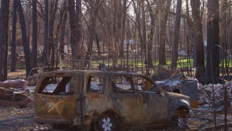 Estableciendo-Tomas-De-La-Destrucción-Del-Paraíso,-California-Después-Del-Incendio-Del-Campamento-3