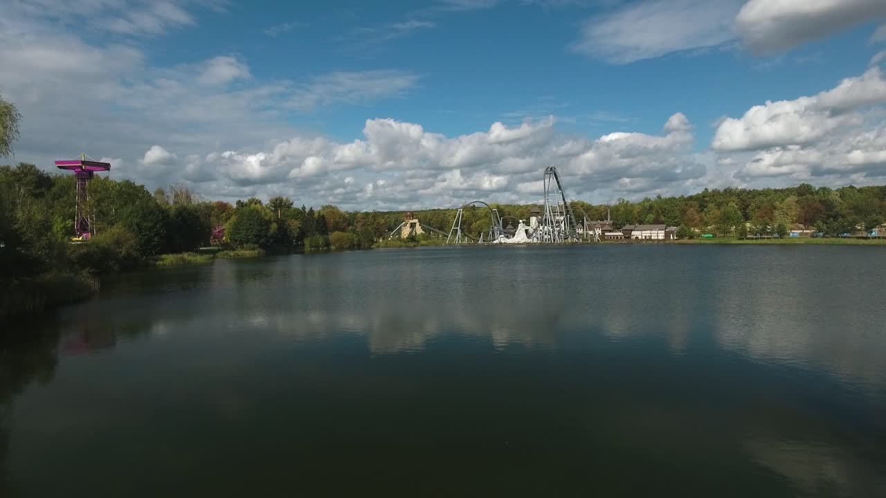 폴란드 에서 여름 에 호수  ⁇  에 있는 놀이 공원