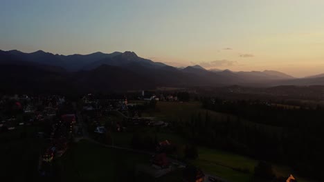 Cabins-On-The-Resort-Town-Of-Zakopane-With-Tatras-Mountains-At-Background-During-Sunset-In-Southern-Poland