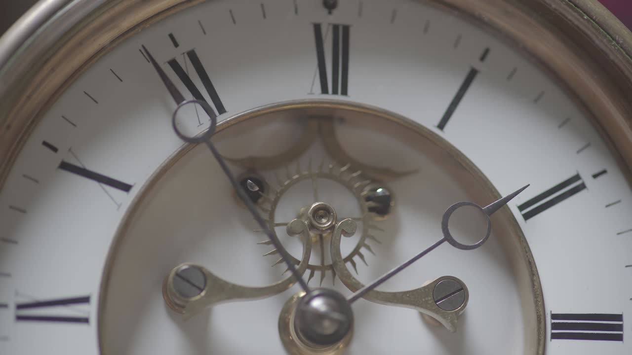 primer plano de un reloj antiguo