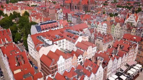 Toma-Aérea-Del-Casco-Antiguo-De-Gdansk