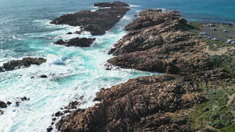 Aerial-Tilt-shot-of-Yallingup-Canal,-Australia,-Slowmotion